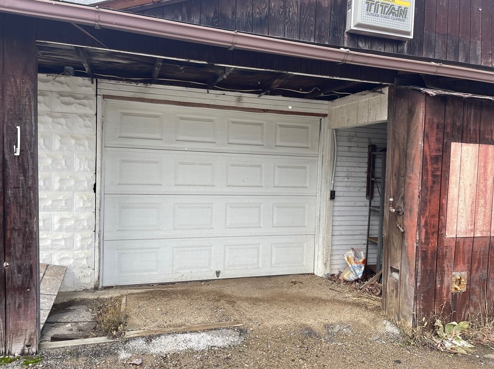3204 Ellwood Rd, New Castle, PA 16101