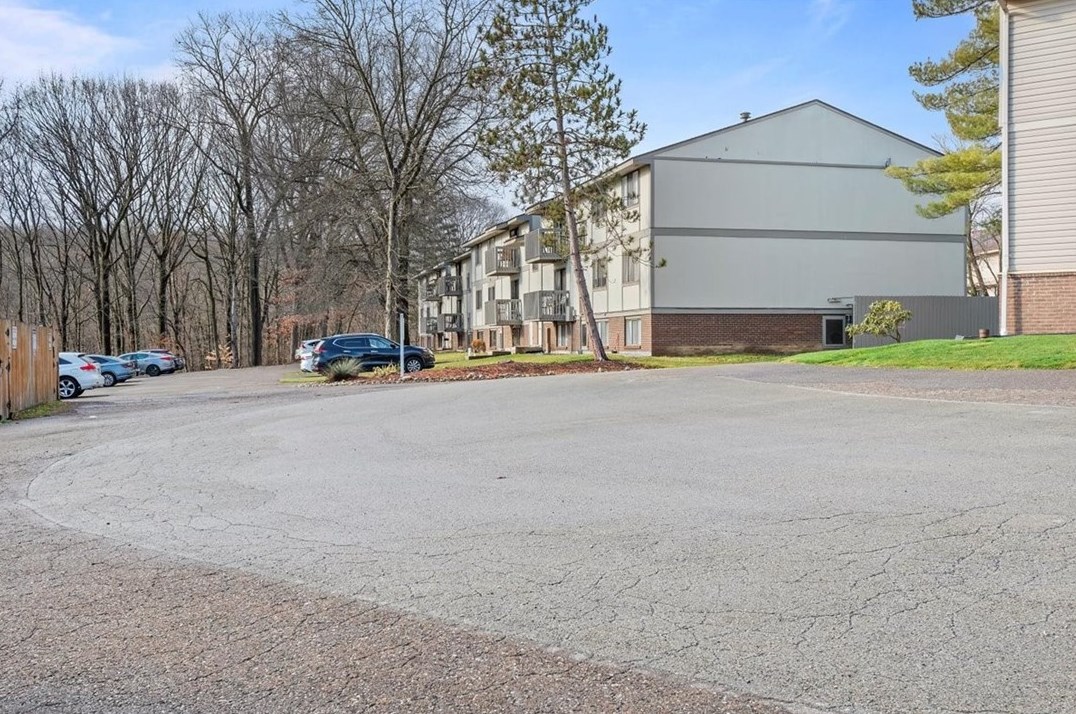 505 Hunters Path Rd #12 South, Bridgeville, PA 15017
