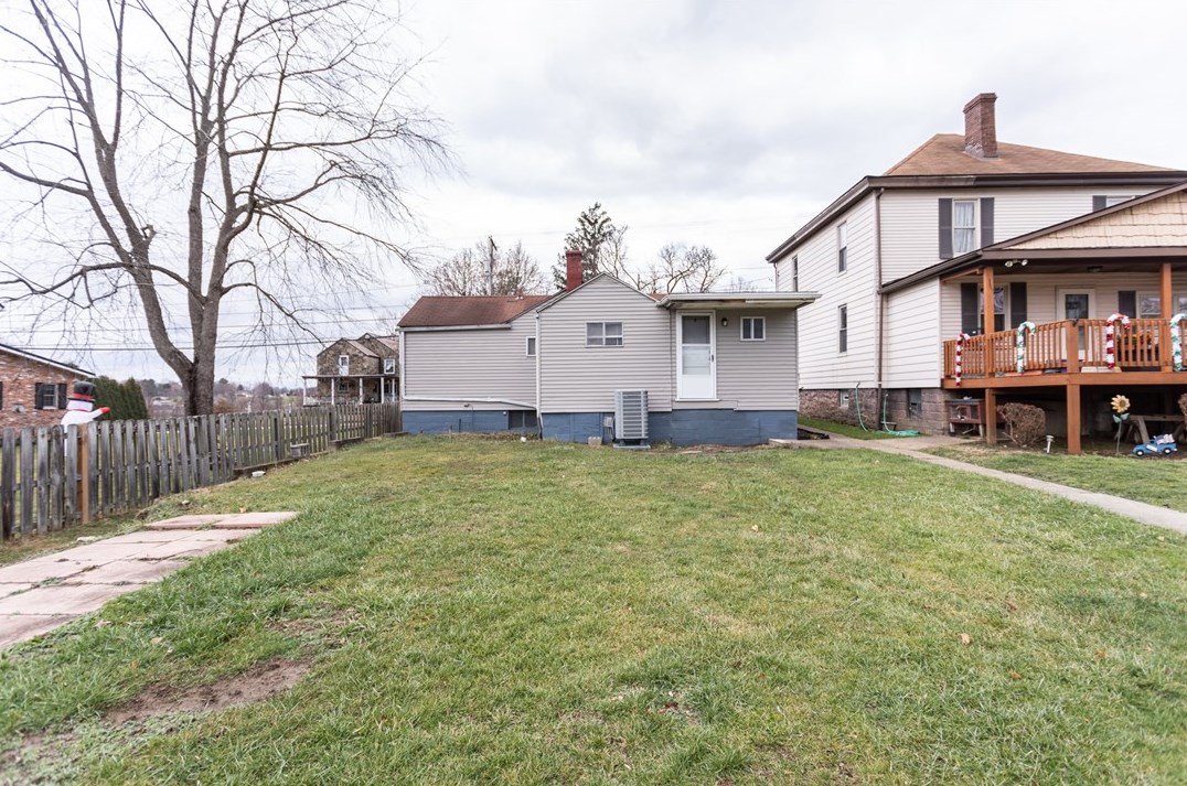 1525 W Crawford, Connellsville, PA 15425