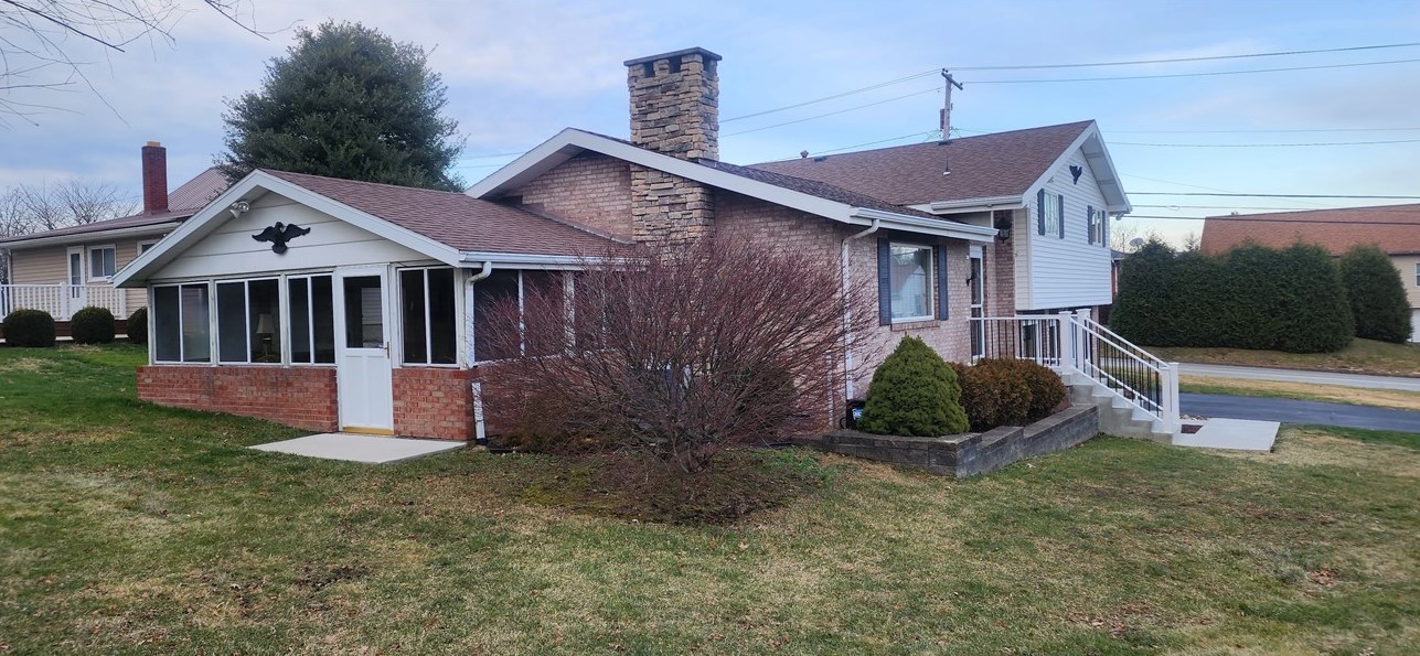 2 Mayflower Dr, Oliphant Furnace, PA 15401-5224