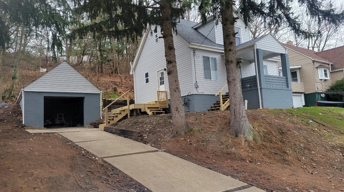 46 Forest Rd, Ambridge, PA 15003