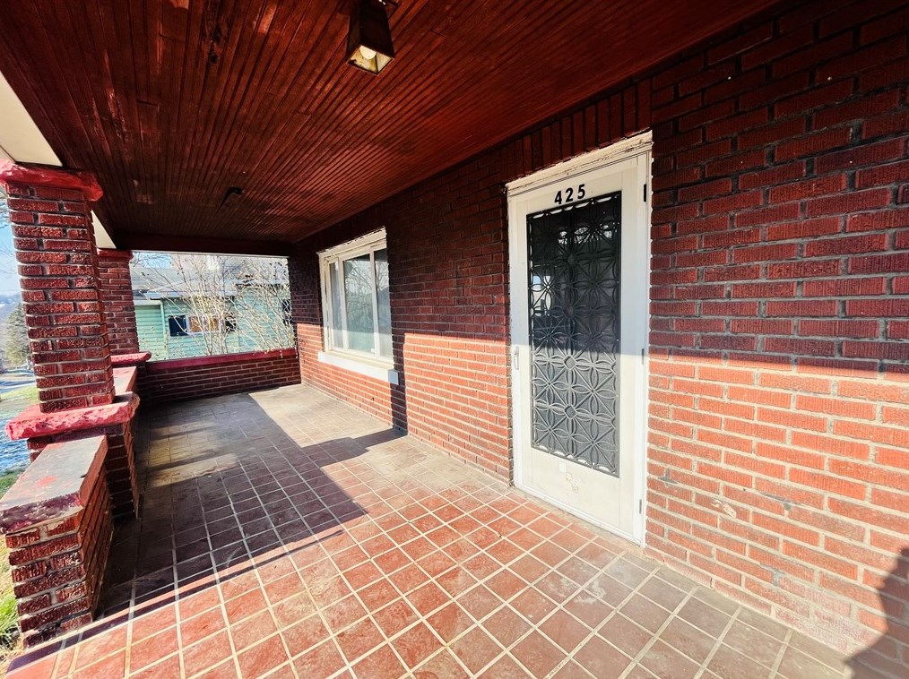 425 Delaware St, Hermitage, PA 16146