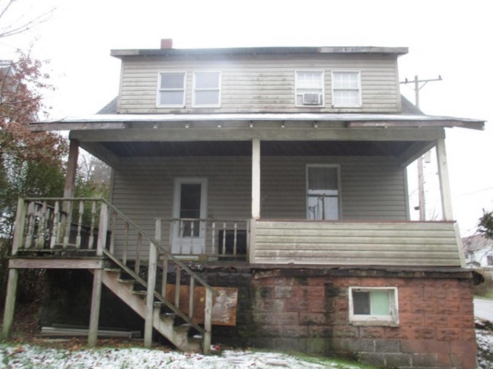 1501 Stewart St, New Kensington, PA 15068