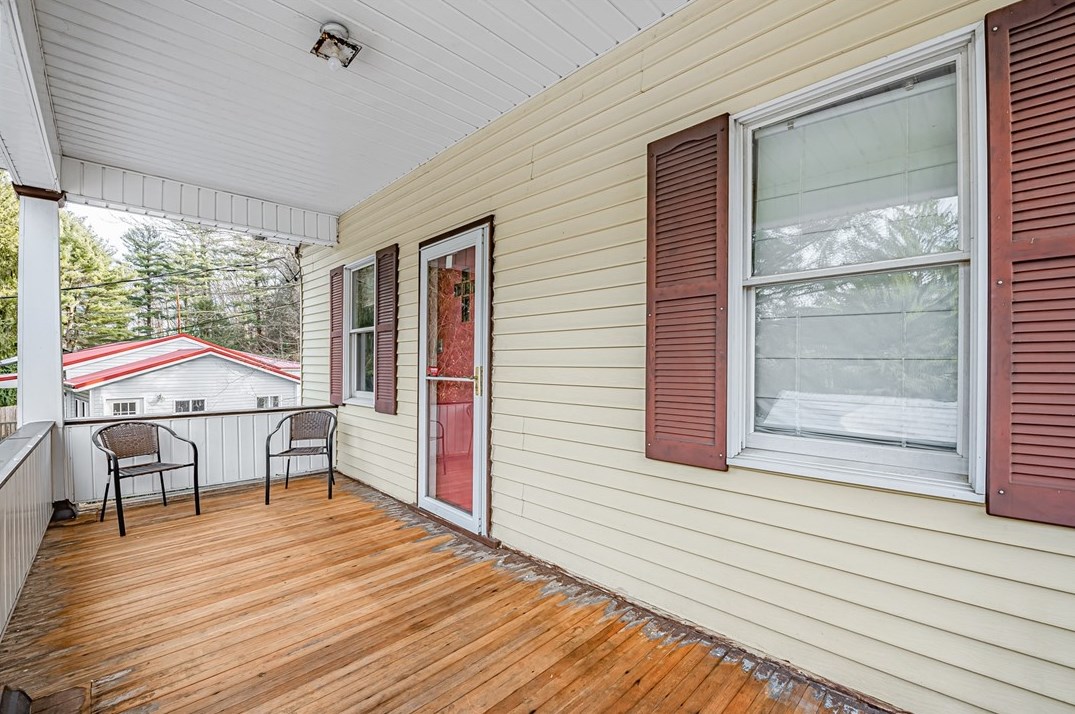 133 Spanish Villa Dr, Jeannette, PA 15644