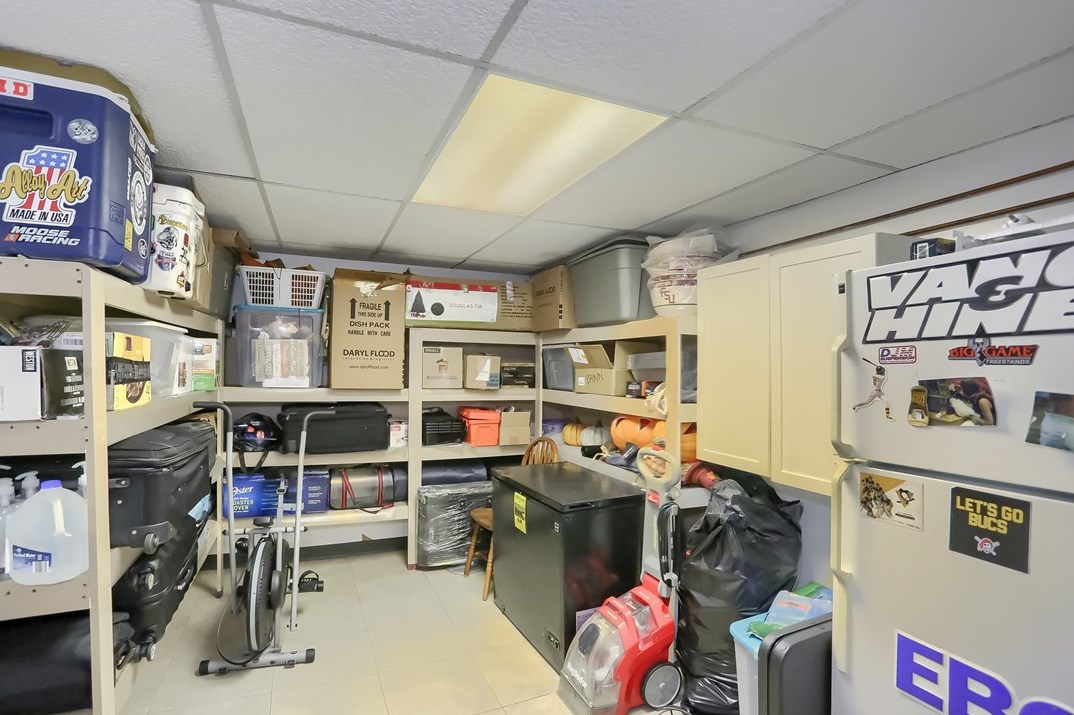 34 Coraopolis Rd, Moon Twp PA  15108-3702 exterior