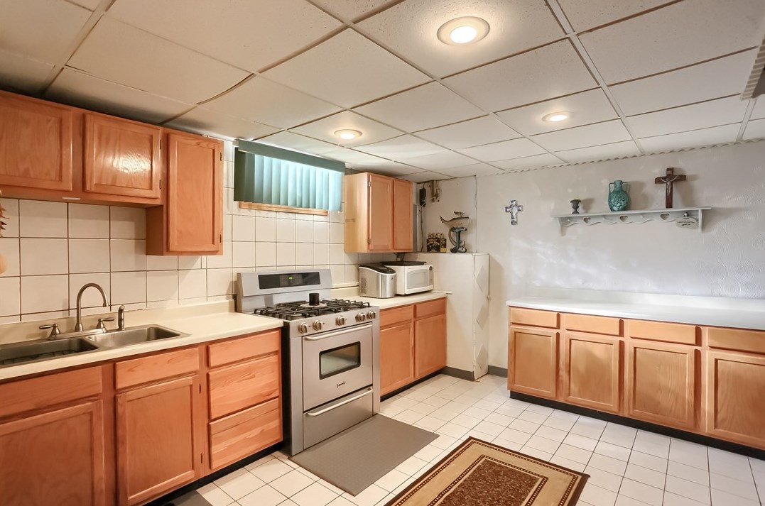 34 Coraopolis Rd, Moon Twp PA  15108-3702 exterior