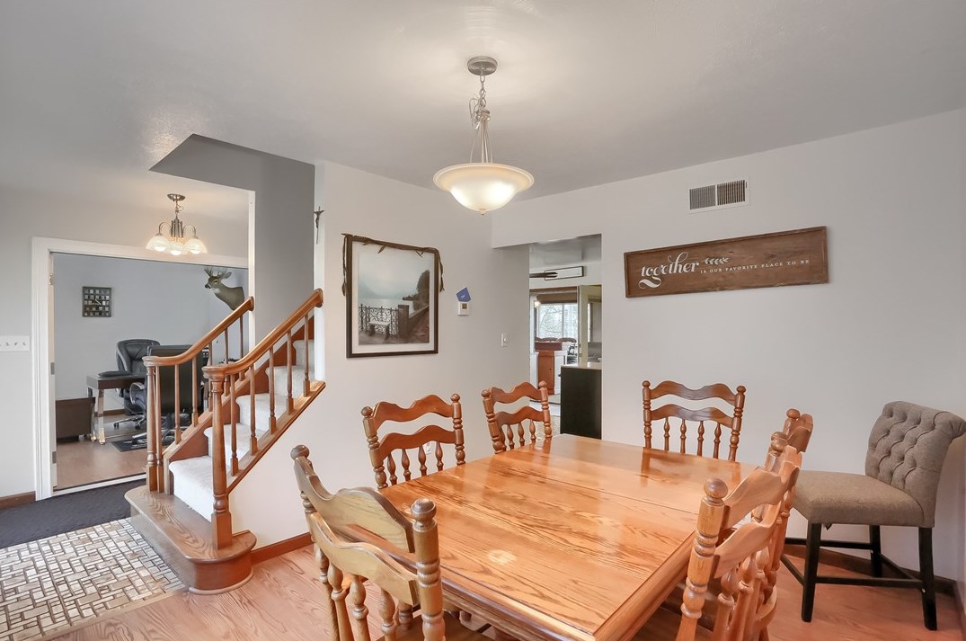 34 Coraopolis Rd, Moon Twp PA  15108-3702 exterior