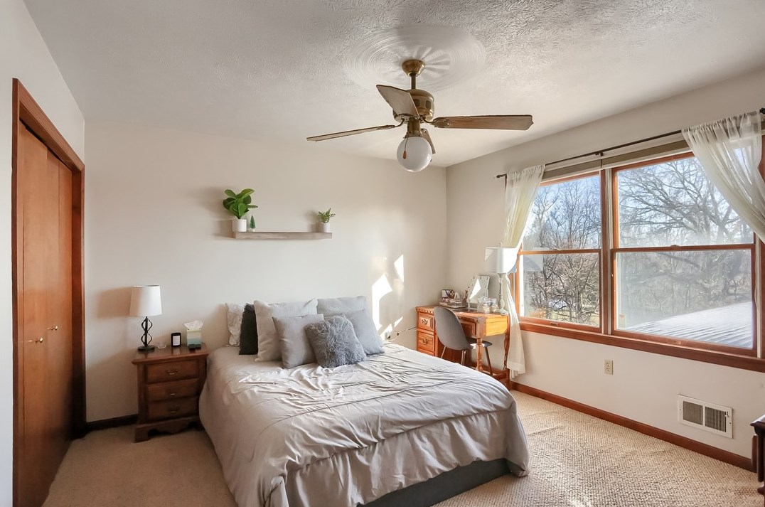 34 Coraopolis Rd, Moon Twp PA  15108-3702 exterior