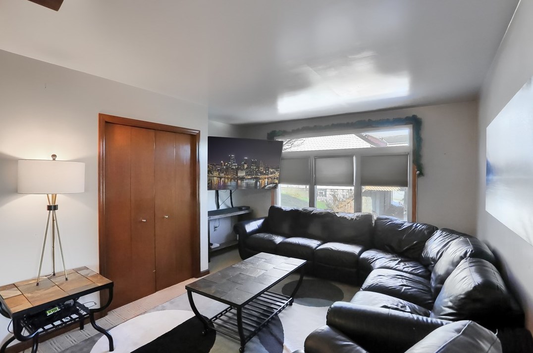 34 Coraopolis Rd, Moon Twp PA  15108-3702 exterior