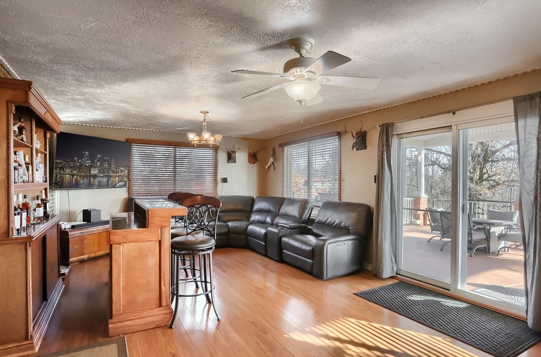 34 Coraopolis Rd, Moon Twp PA  15108-3702 exterior