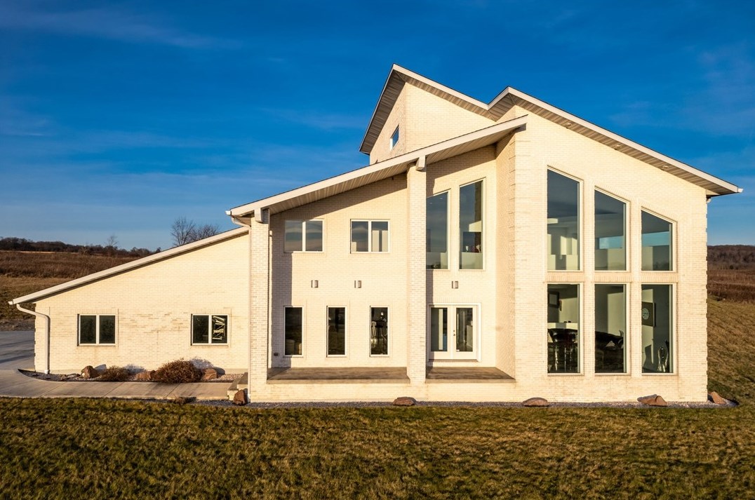 427 Jones Rd, Barkeyville, PA 16038