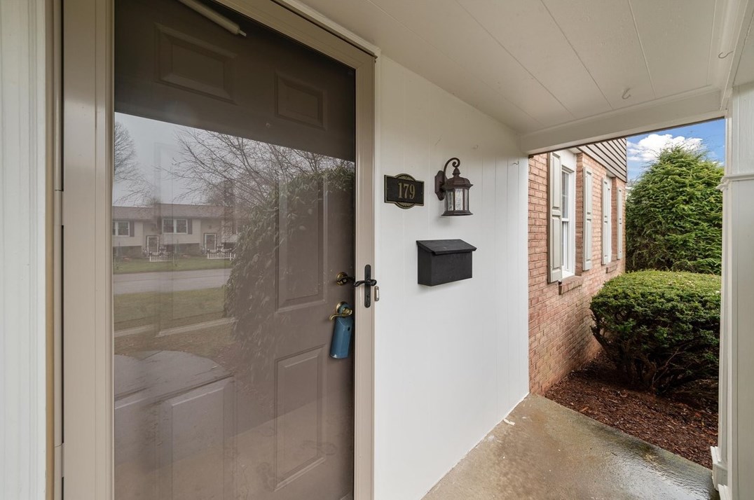 179 Autumn Dr, Trafford, PA 15085