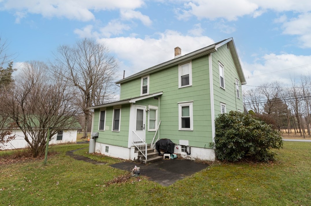 824 Rock Cut Rd, Central City, PA 15926-8700