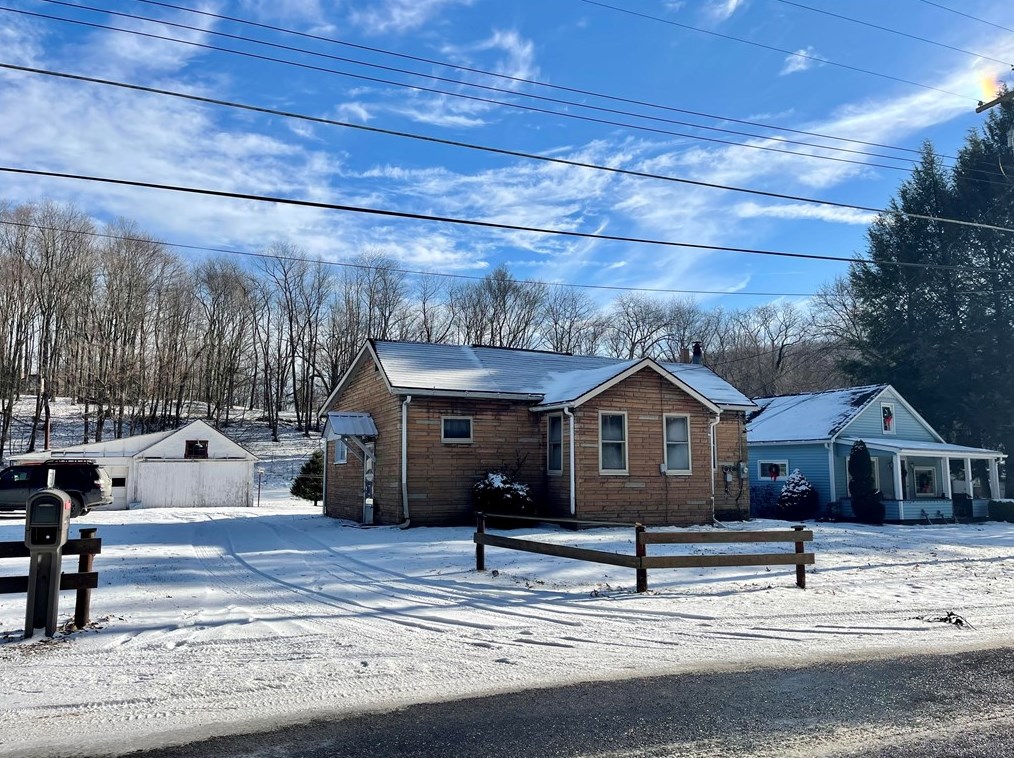 520 Van Gorder Mill Rd, Ellwood City, PA 16117