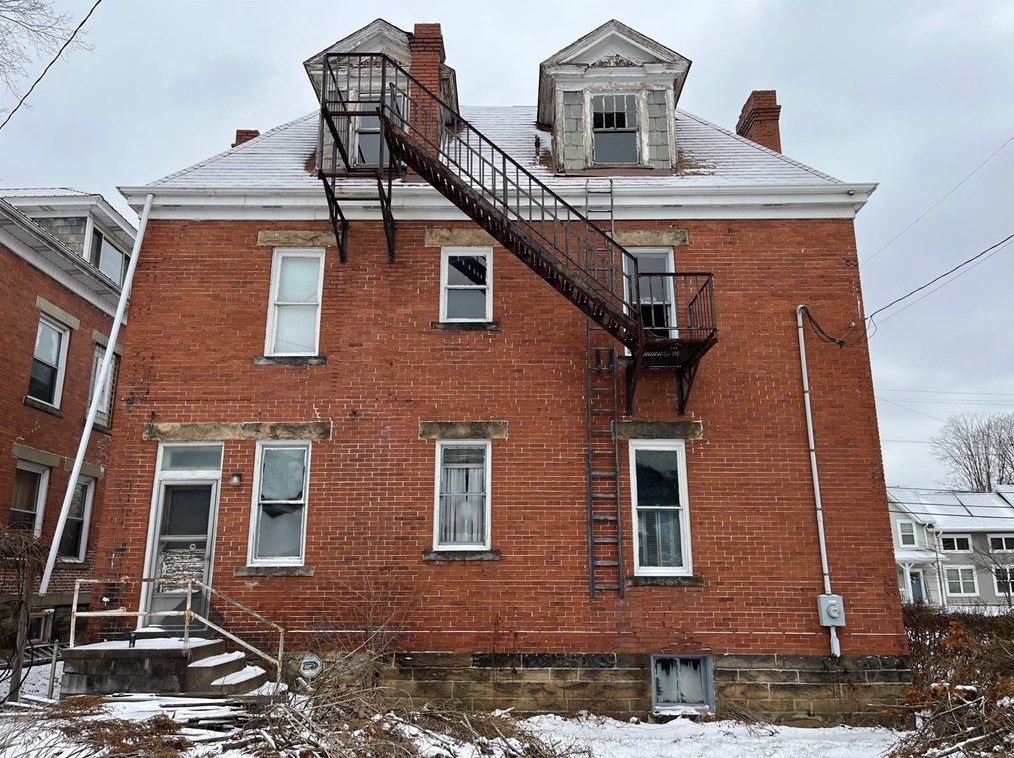 701 Mckean St, Kittanning PA  16201-1254 exterior