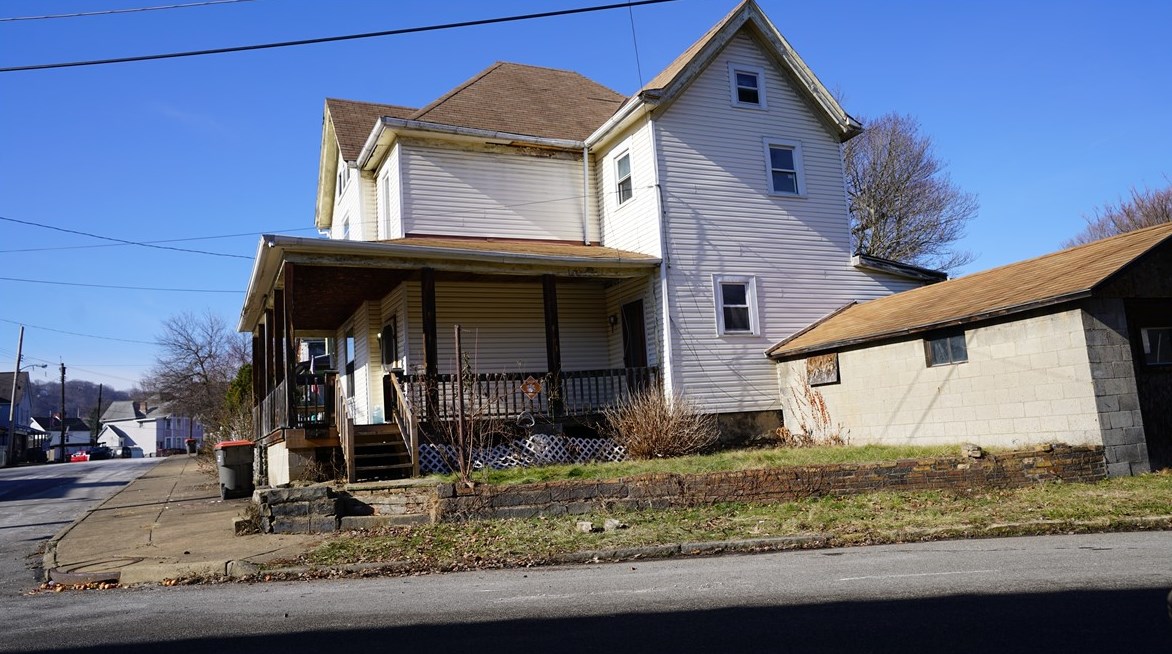 202 Short 10th St, Beaver Falls, PA 15010