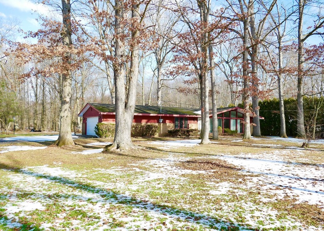 444 Leawood Dr, New Castle, PA 16105