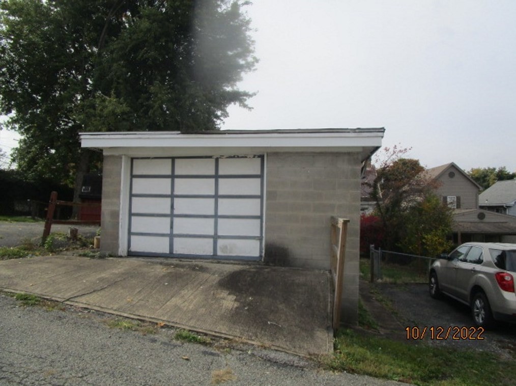 705 Gaskill Ave, Jeannette, PA 15644