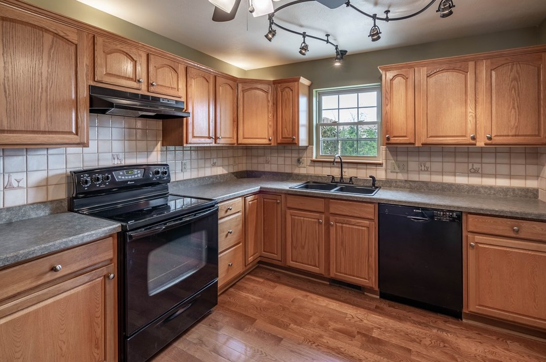 422 Linda Ln, Houston PA  15342-1082 exterior