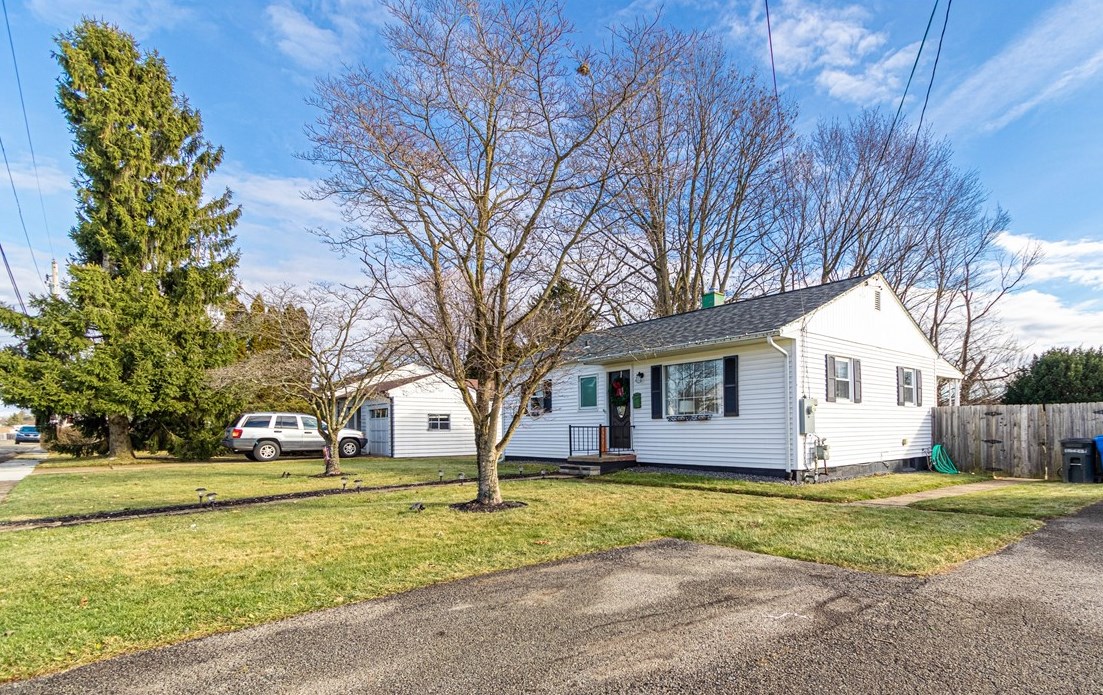 2652 Norma Dr, New Kensington, PA 15068