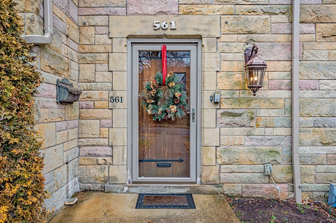 561 Shuey Ave, Greensburg, PA 15601-1545