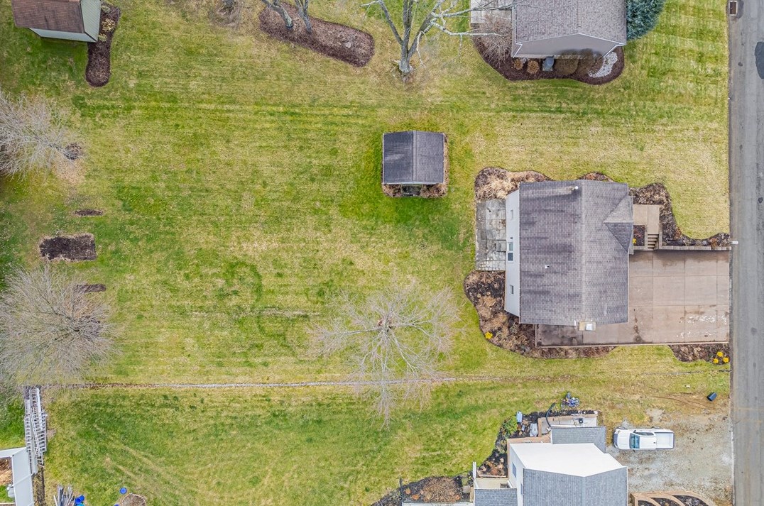4 Roseanne Cir, North Huntingdon, PA 15642