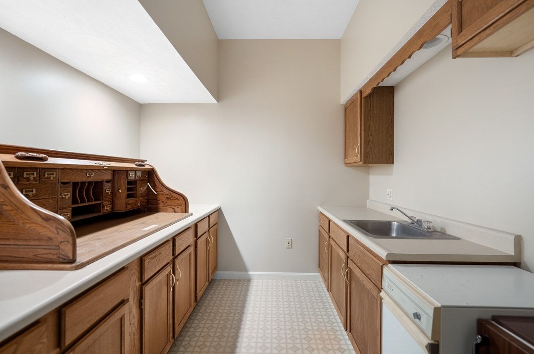 7001 Clubview Dr, Bridgeville PA  15017-1097 exterior