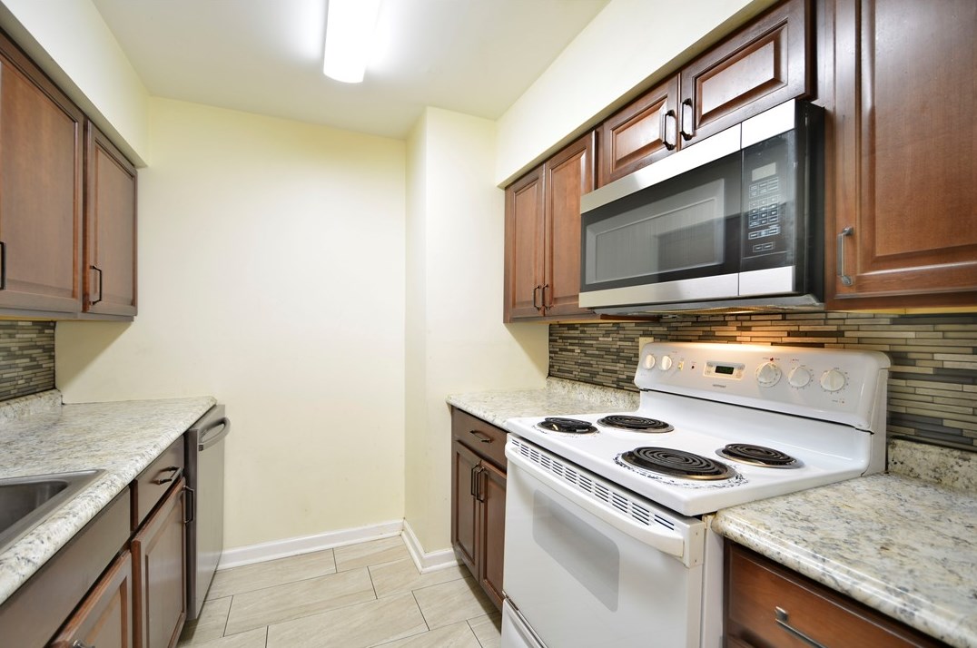 4074 Sanlin Dr, Moon Twp PA  15108-2877 exterior