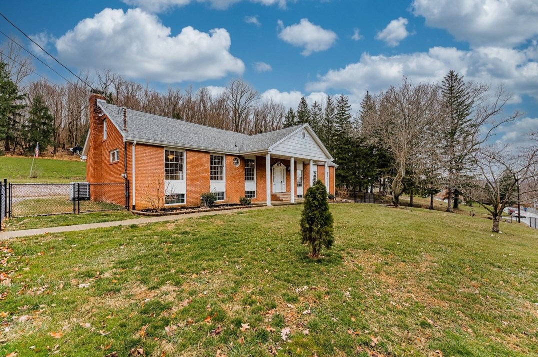 261 Mountain View St, Oliphant Furnace, PA 15401-2423
