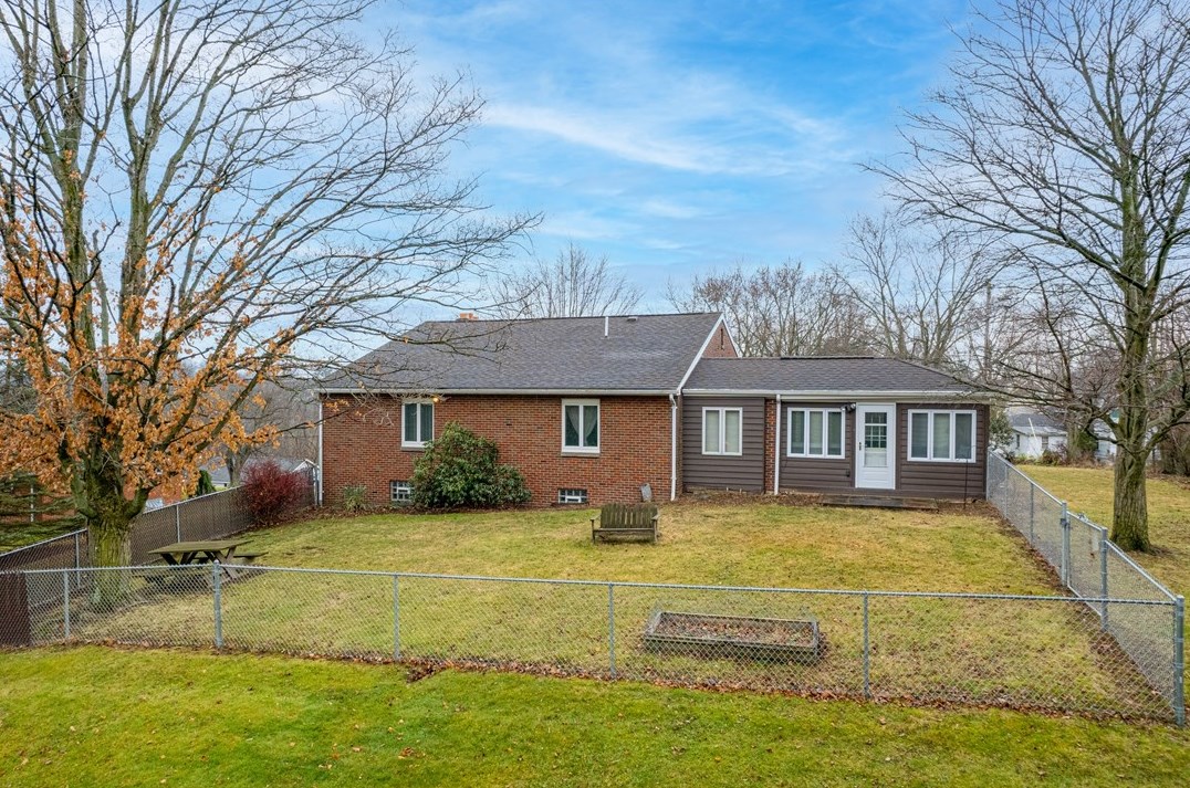 89 Kelly Dr, Washington, PA 15301-1231
