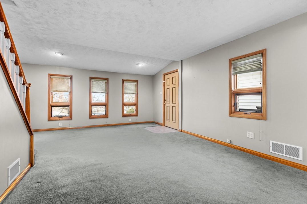 5327 Main St, Bethel Park, PA 15102-2515