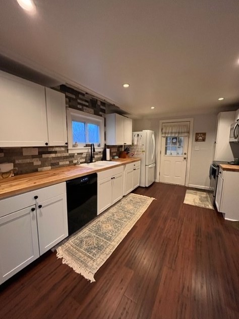 1044 Depot St, Youngwood, PA 15697