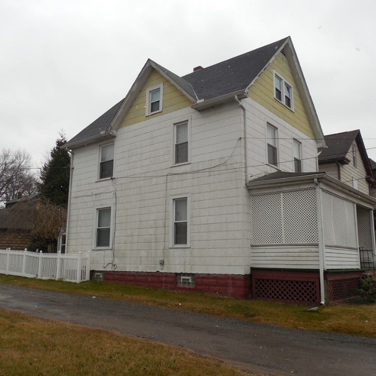 707 Monroe St, New Castle, PA 16101-4546