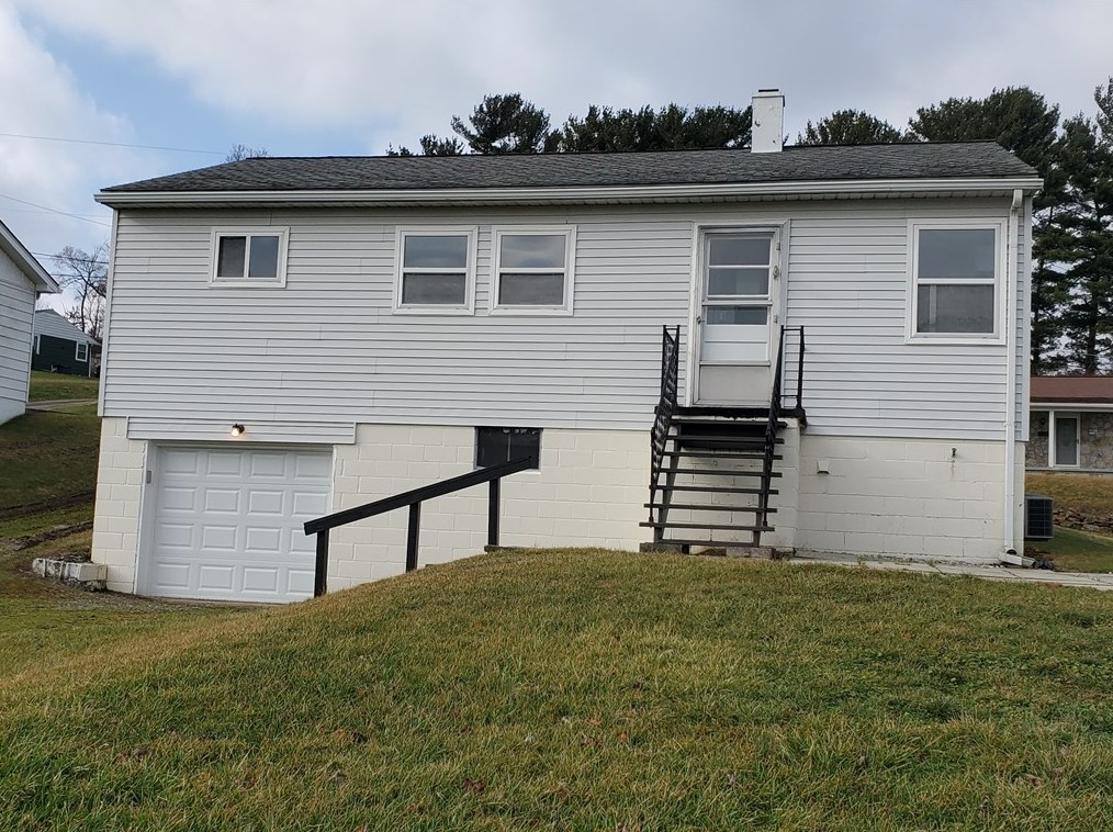 52 Viewmont Dr, Latrobe, PA 15650