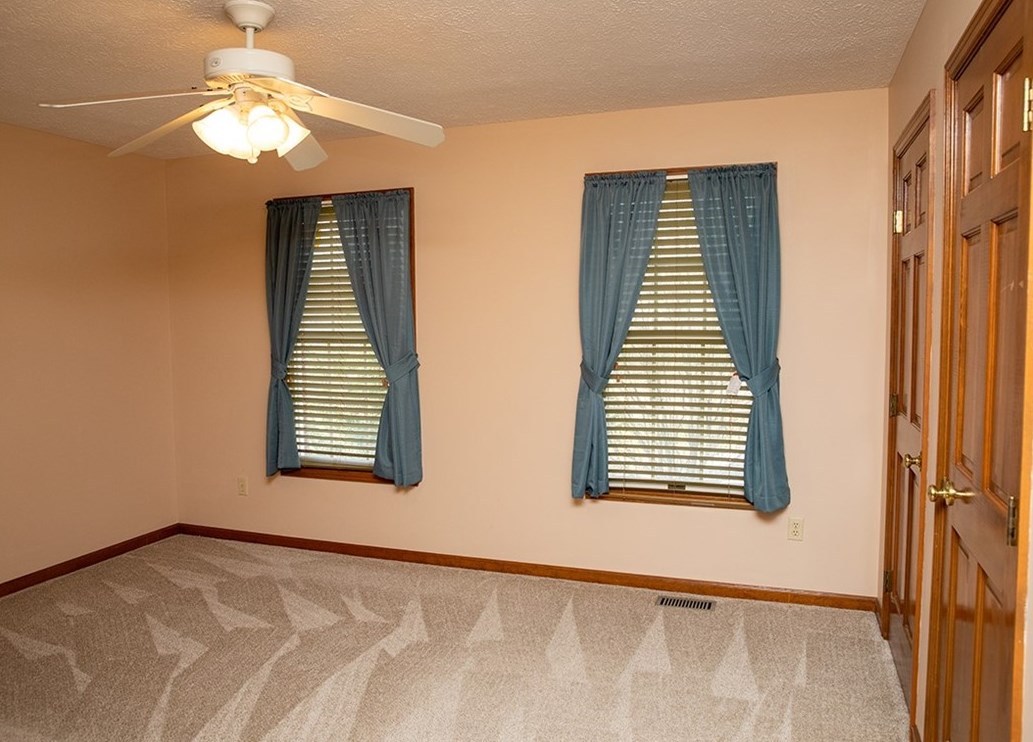 333 Rocky Ridge Rd, Bethel Park PA  15102-2231 exterior