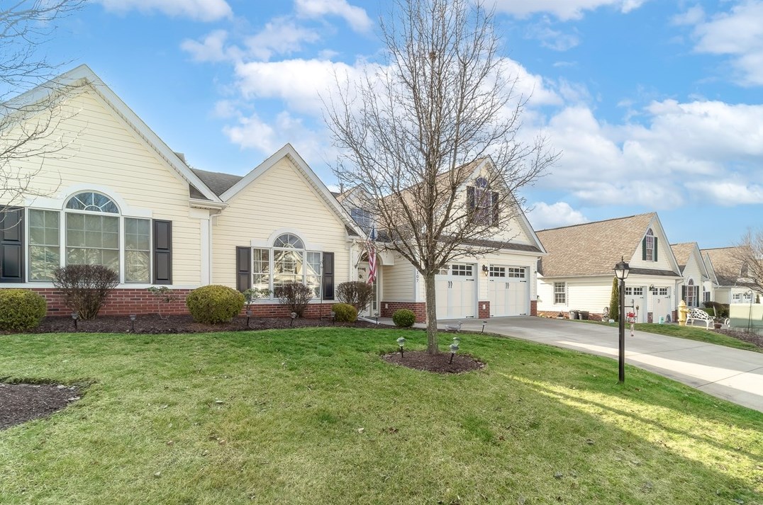 107 Spring Blossom Cir, Beaver Falls, PA 15010