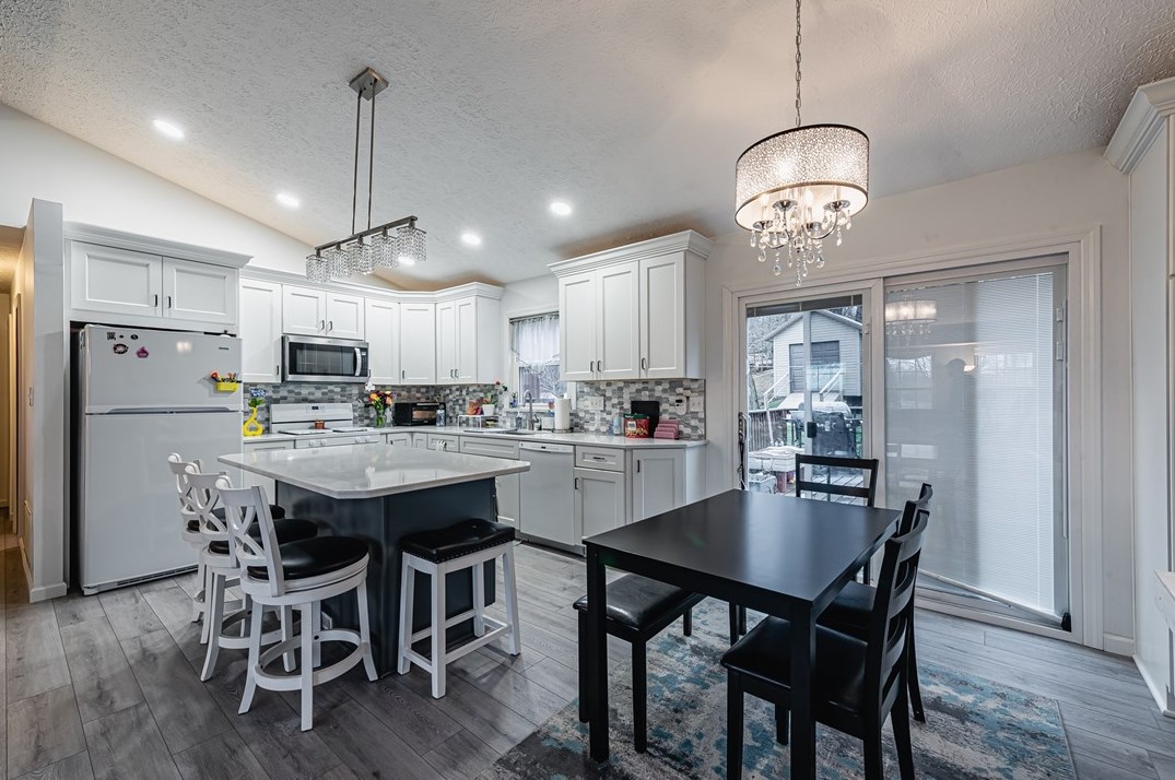 129 Peppertree Dr, New Kensington, PA 15068