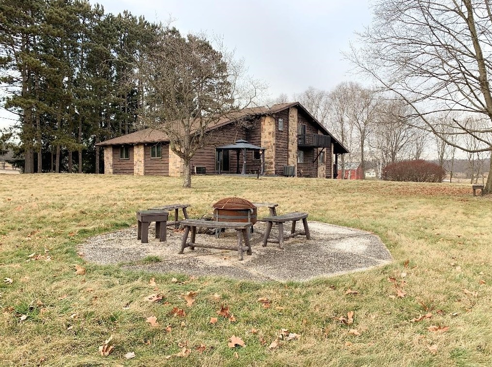 371 Mt Air, New Castle, PA 16102