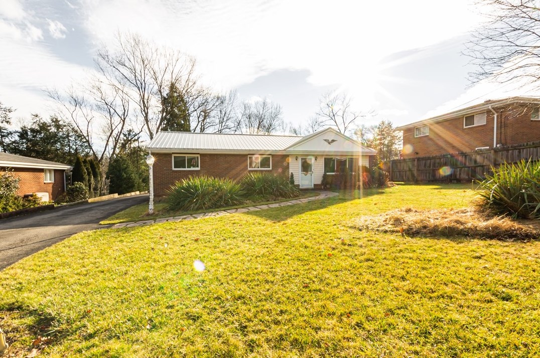 105 Terry Dr, Glenshaw, PA 15116