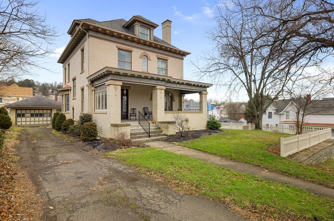 437 1st St, Waynesburg, PA 15370-1961