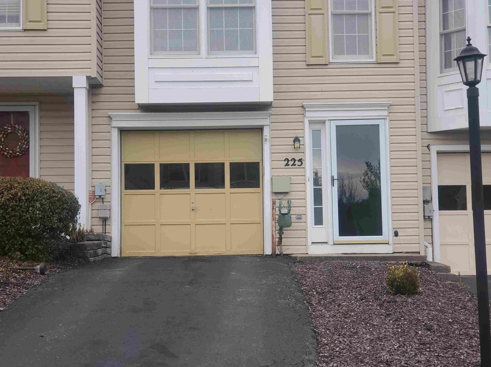 225 Fieldbrook Dr North, Canonsburg, PA 15317