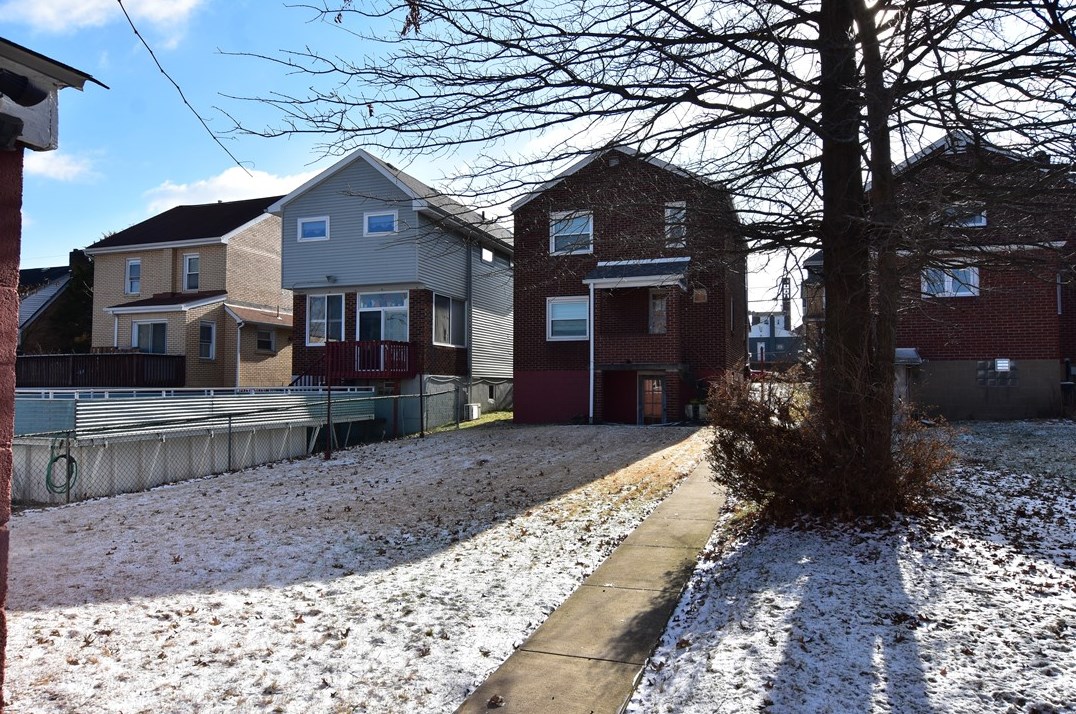 226 W Marigold, Whitaker, PA 15120