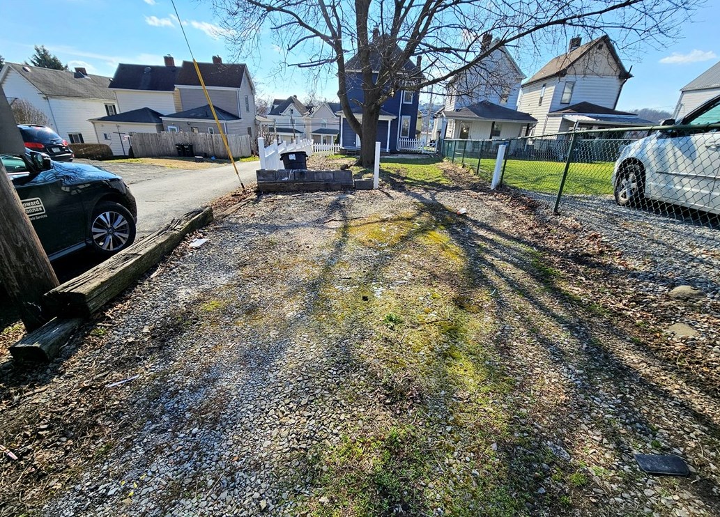 1250 Allison Ave, Washington PA  15301-2049 exterior