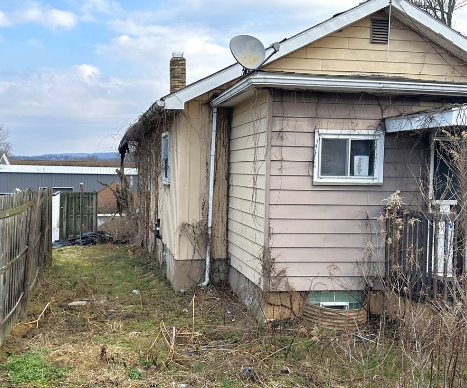 116 Front St, Blairsville, PA 15717-4316
