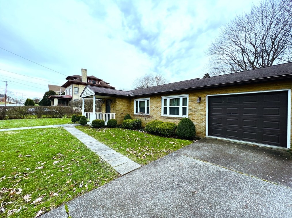 410 E Moody Ave, New Castle, PA 16105