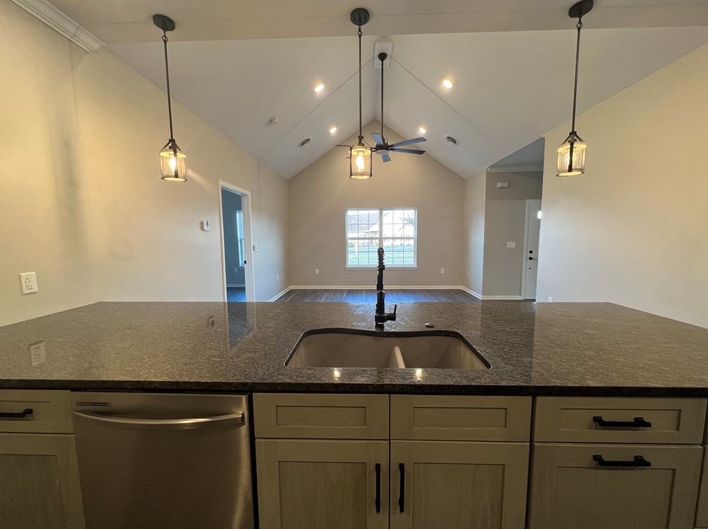 136 Clearwater Dr, Ellwood City PA  16117-3058 exterior
