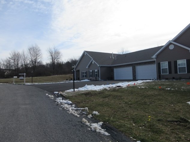 136 Clearwater Dr, Ellwood City PA  16117-3058 exterior