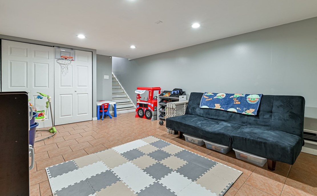 400 Circle Dr, Ellwood City PA  16117-2904 exterior