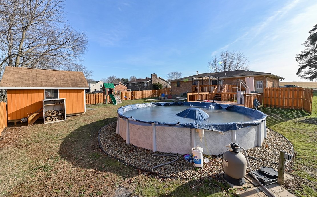 400 Circle Dr, Ellwood City PA  16117-2904 exterior