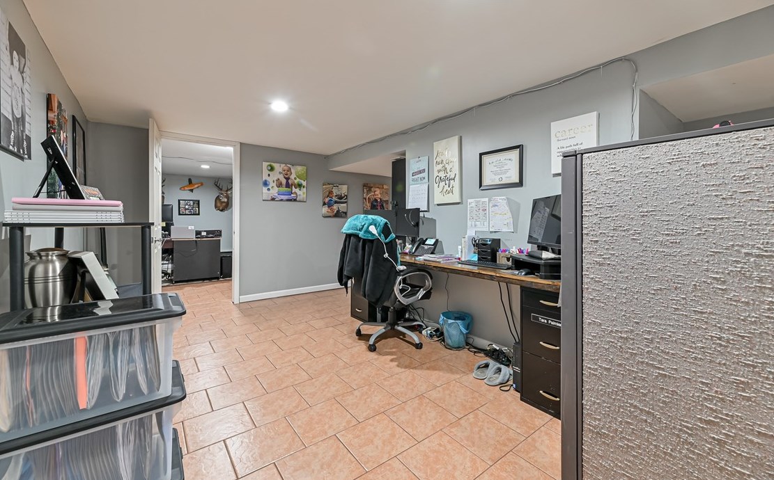400 Circle Dr, Ellwood City PA  16117-2904 exterior
